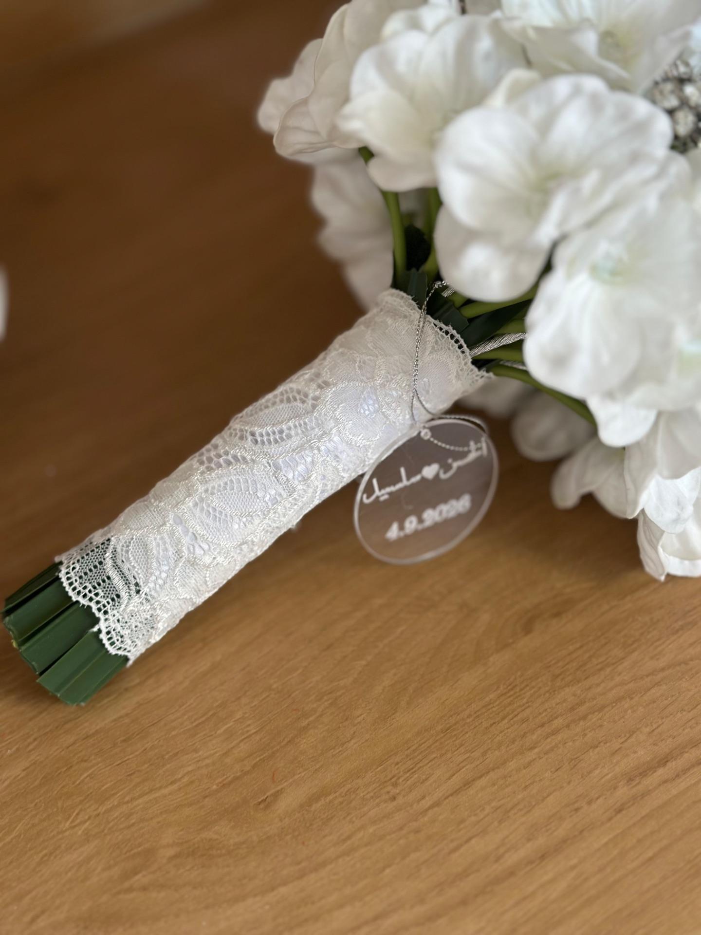 مسكة شقائق النعمان مع زركون وكرستال