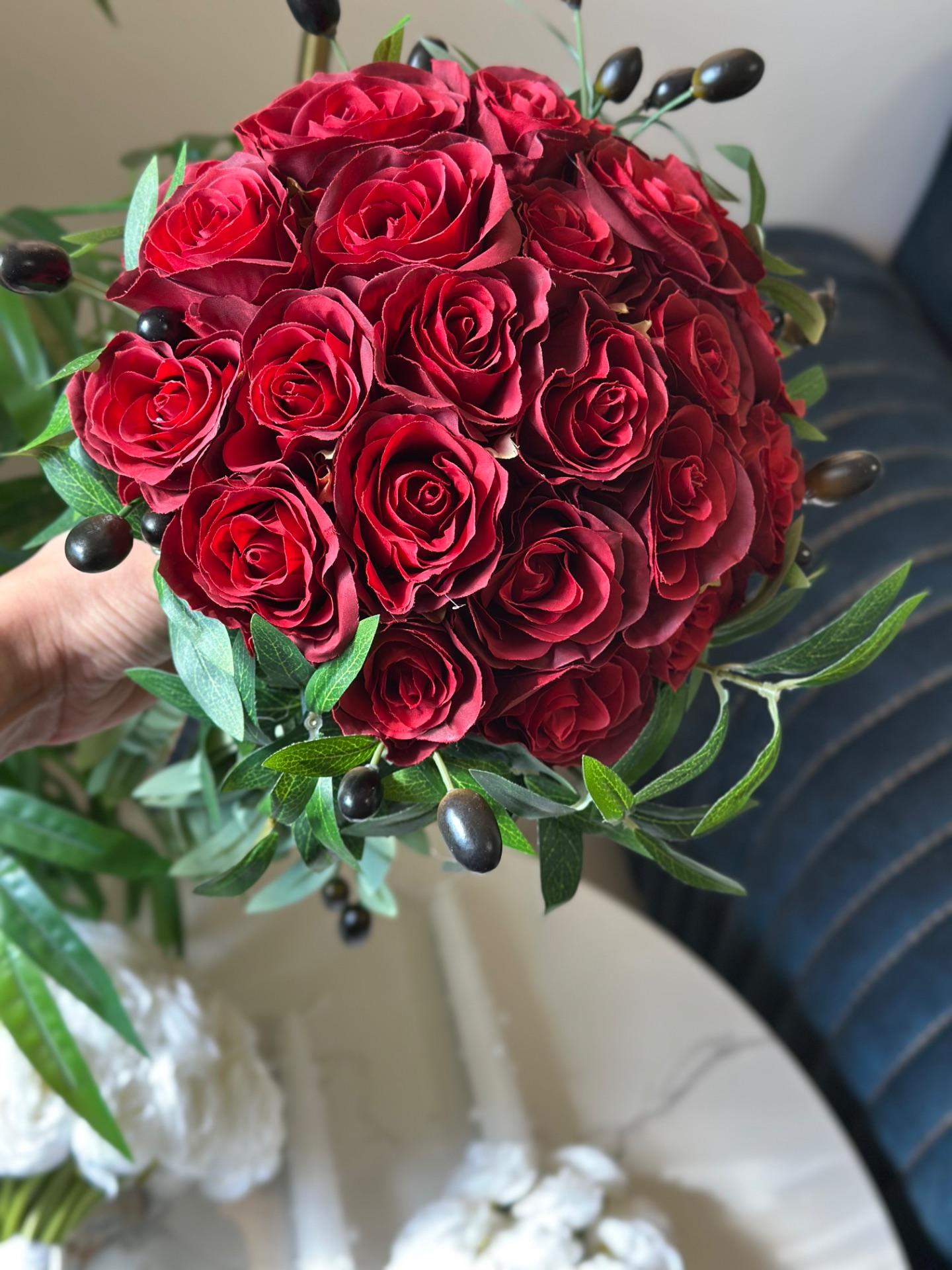 مسكة جوري احمر مع زيتون