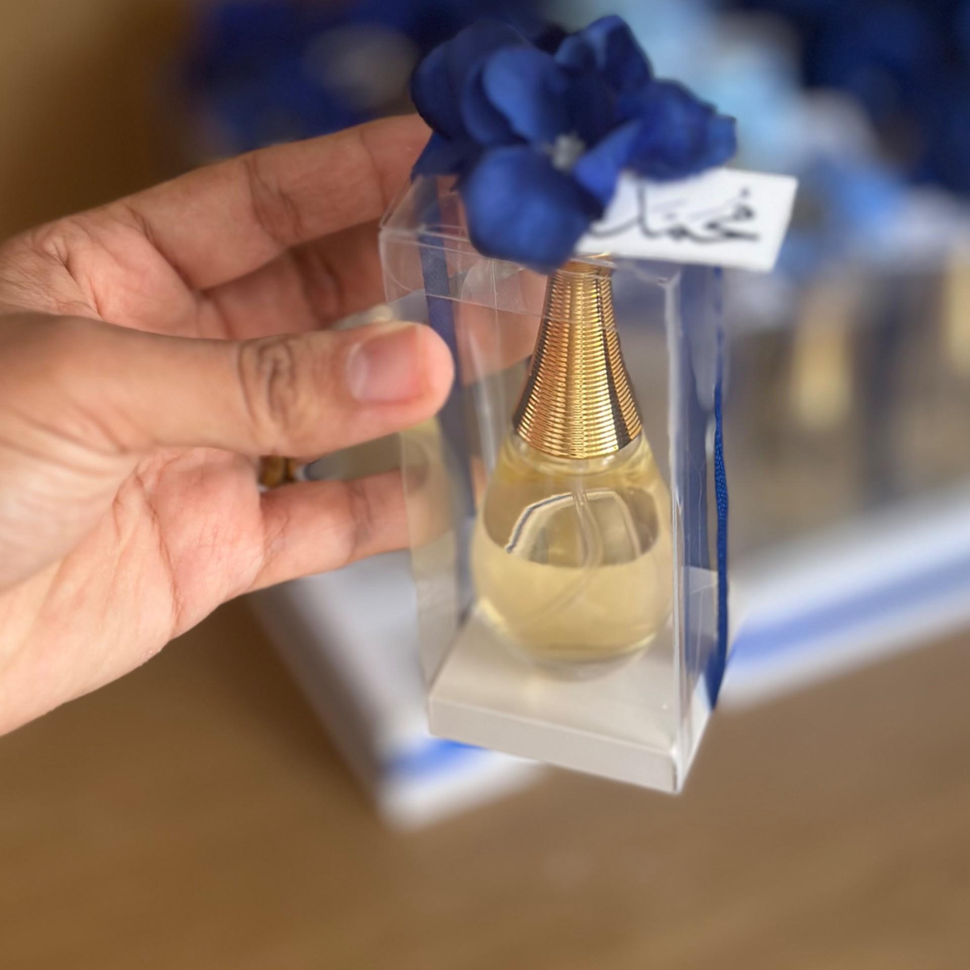 عطر جدور مع علبه شفافه