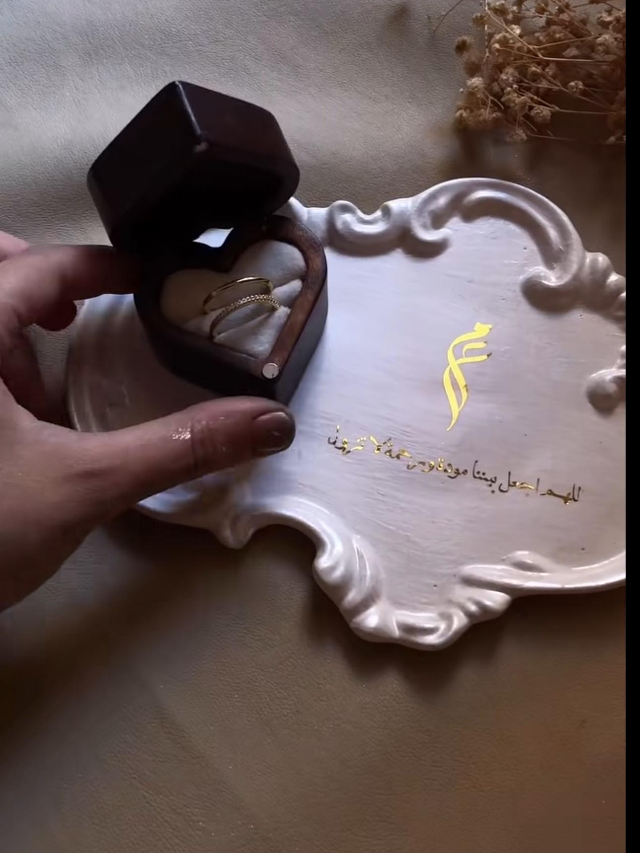 كوستر كونكريت مع صندوق دبلة شكل قلب 