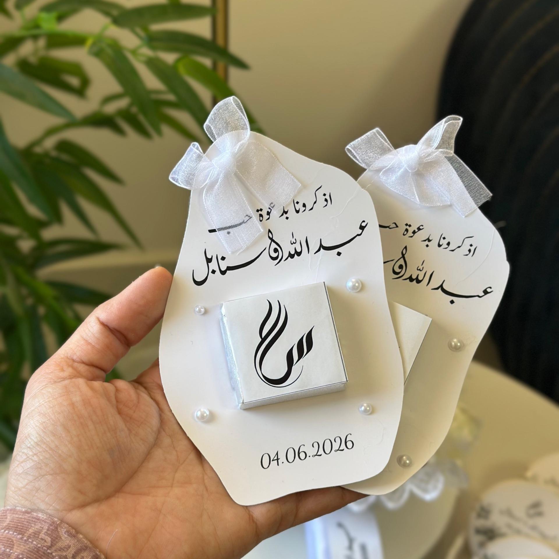 كرت متعرج مع شوكلاته