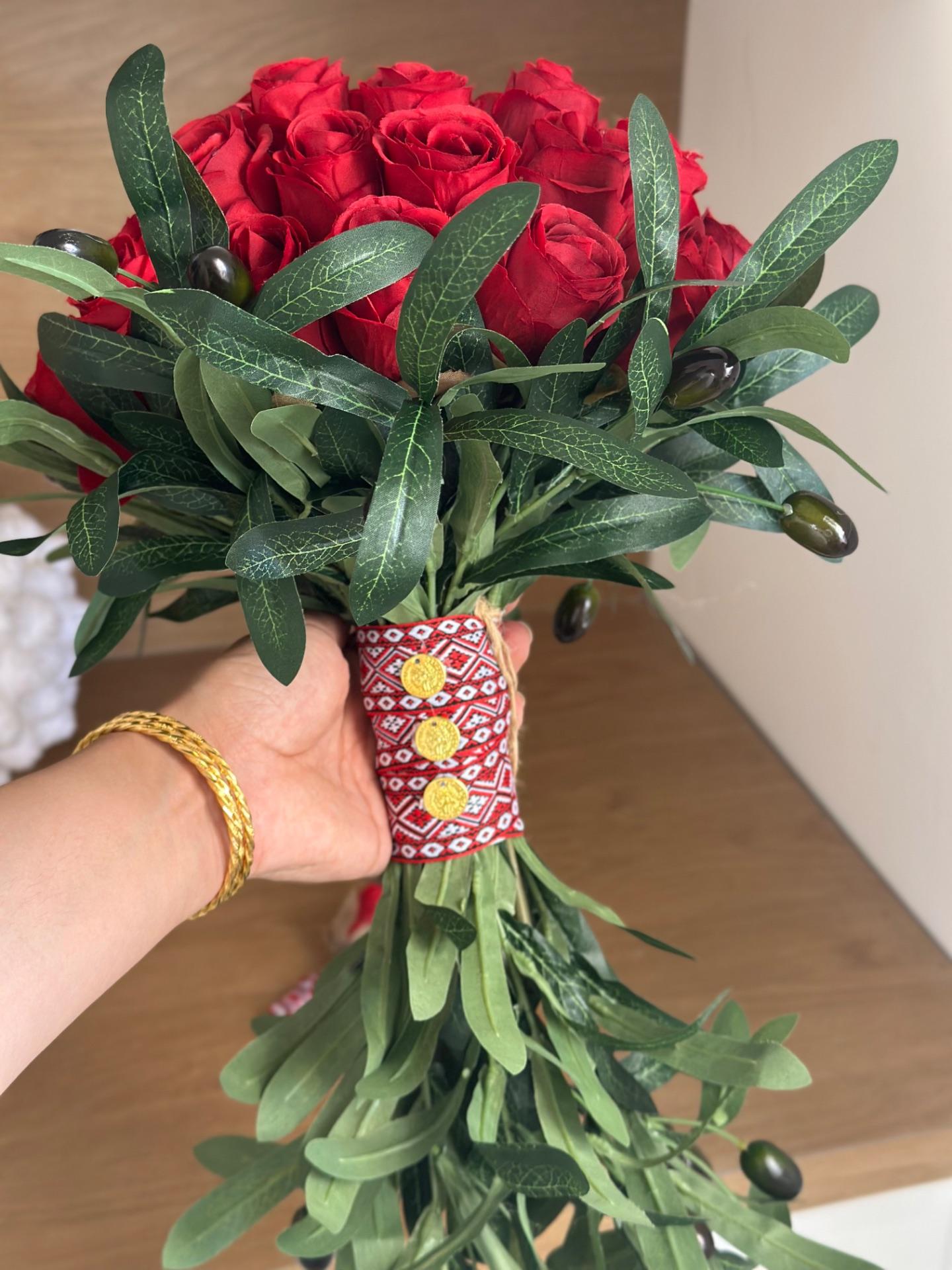 مسكة جوري خمري مع زيتون موديل ٢ 