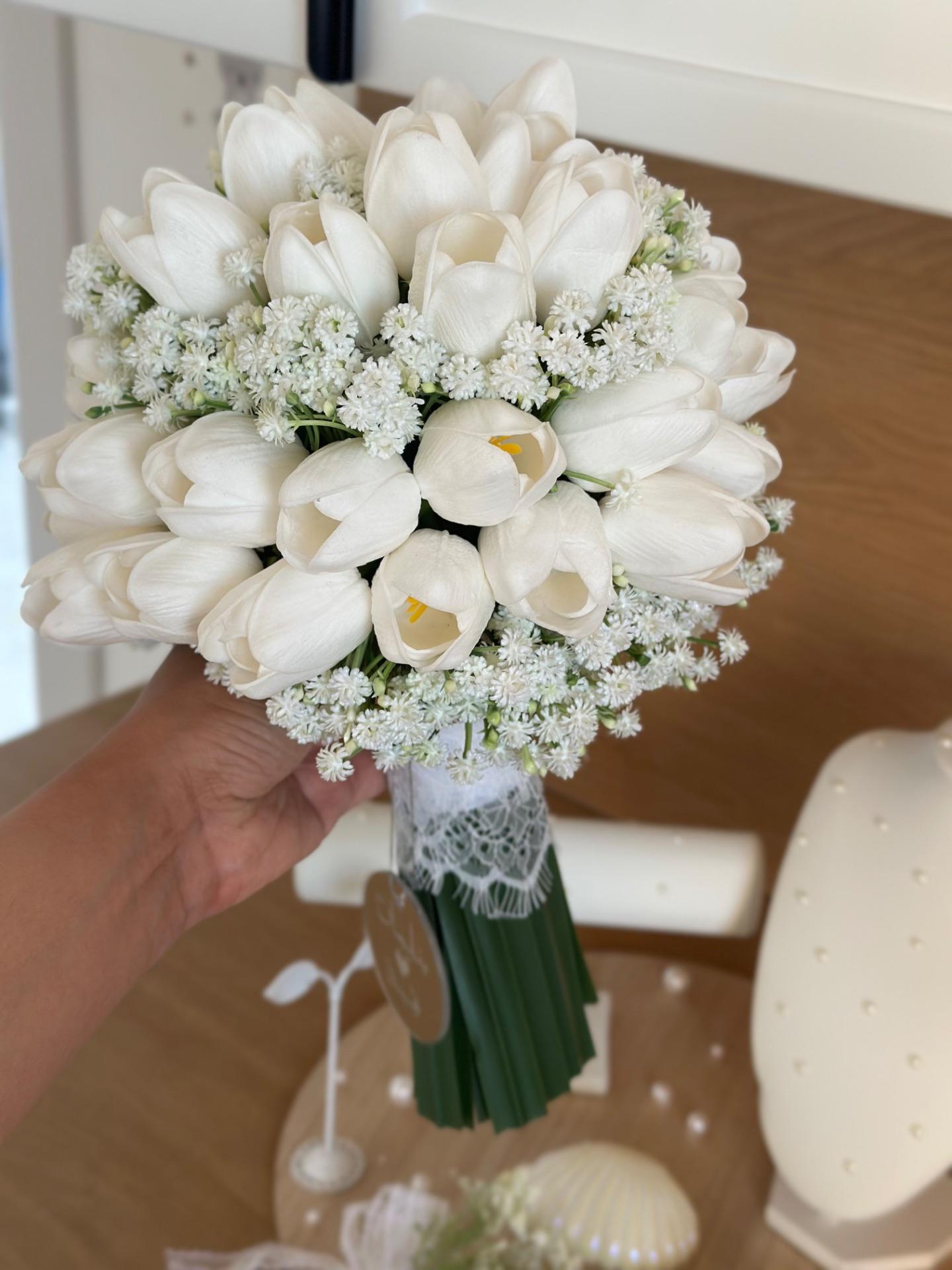 مسكة توليب مع جبسوفيل صناعي