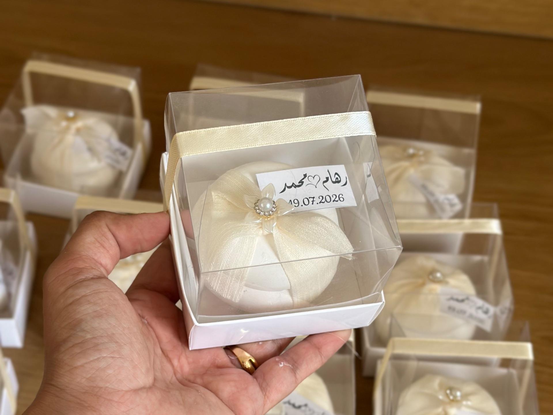 علبه كونكريت بداخلها شمع معطر