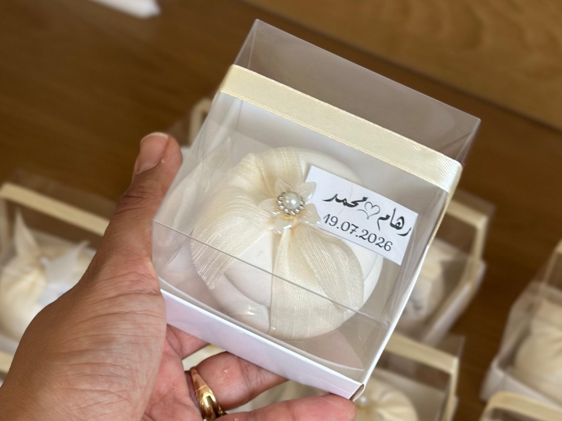 علبه كونكريت بداخلها شمع معطر