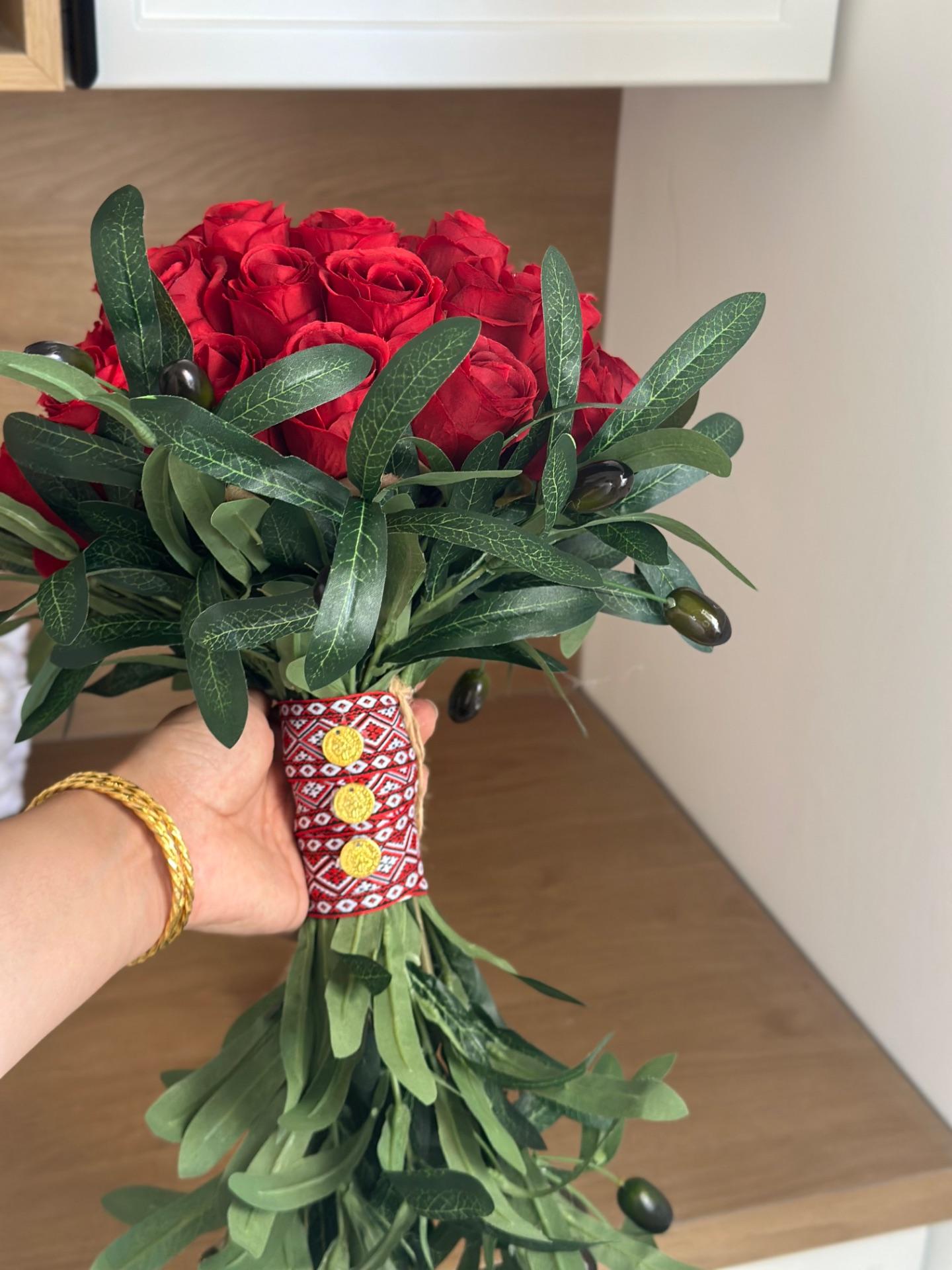 مسكة جوري خمري مع زيتون موديل ٢ 
