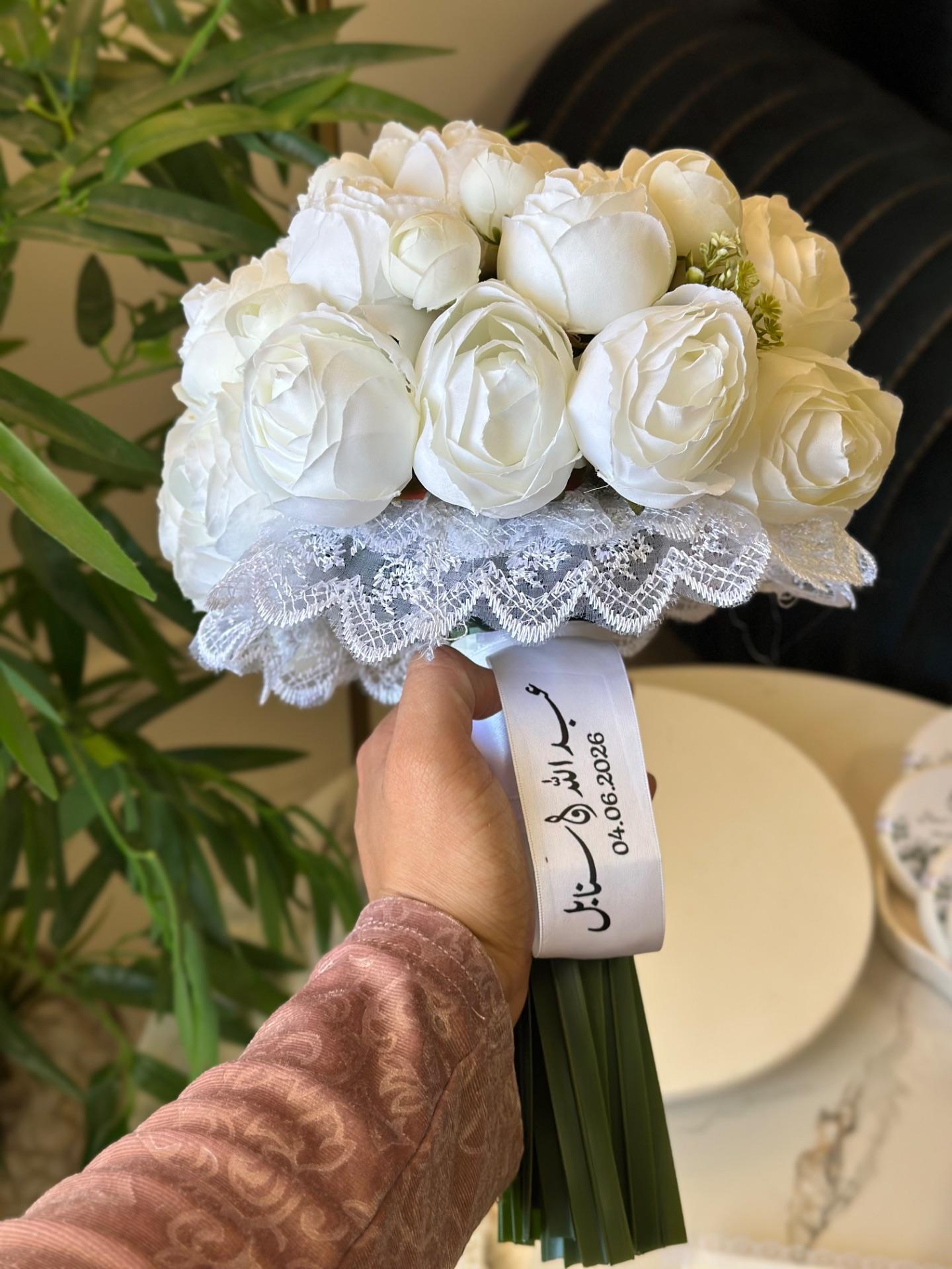 مسكة بيوني مشكل مع دانتيل