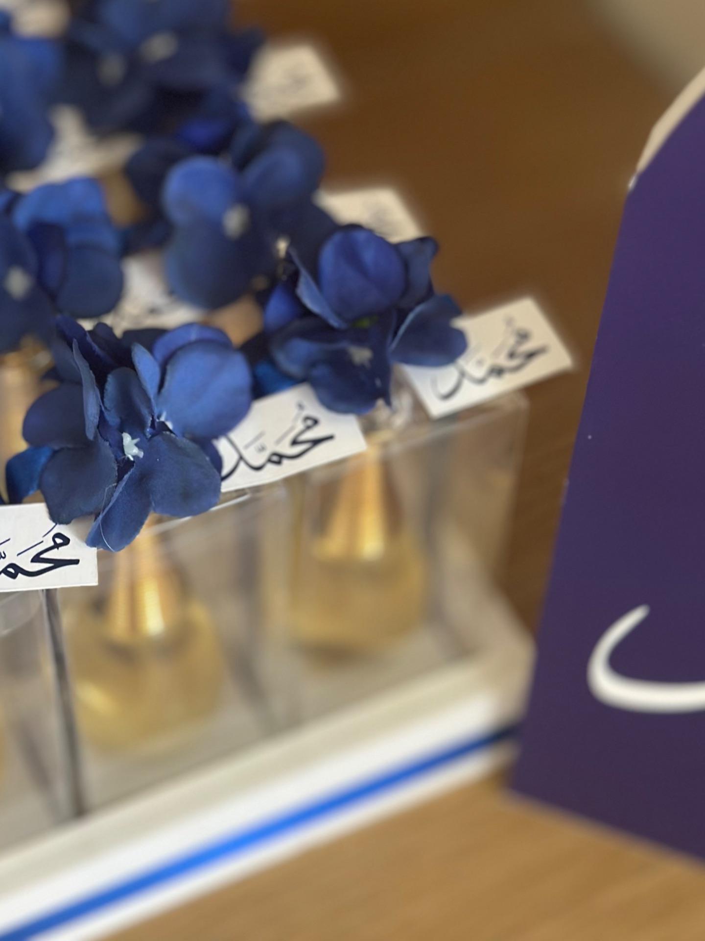 عطر جدور مع علبه شفافه