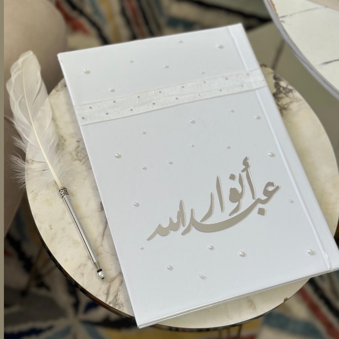 دفتر مع قلم 