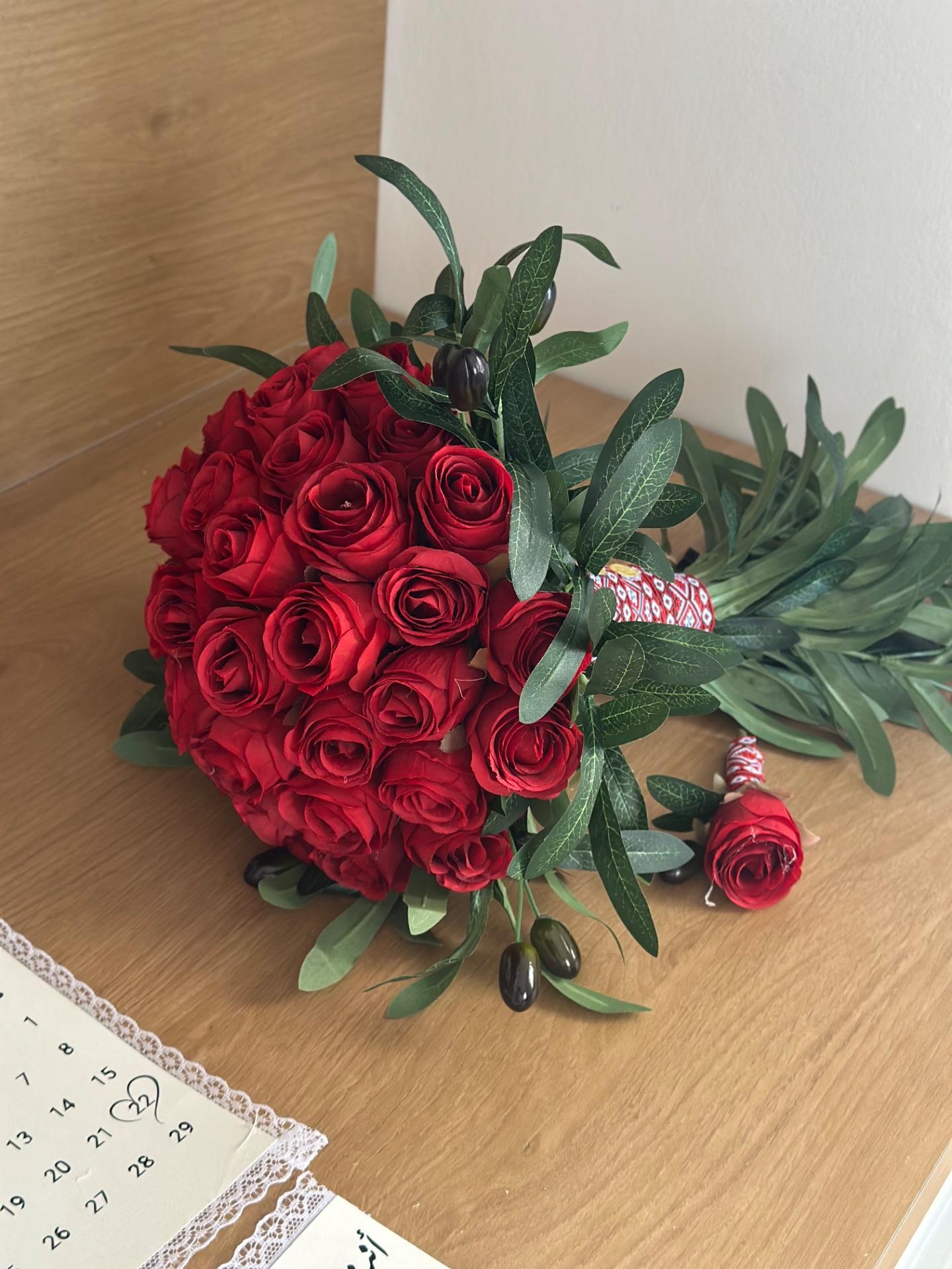مسكة جوري خمري مع زيتون موديل ٢ 