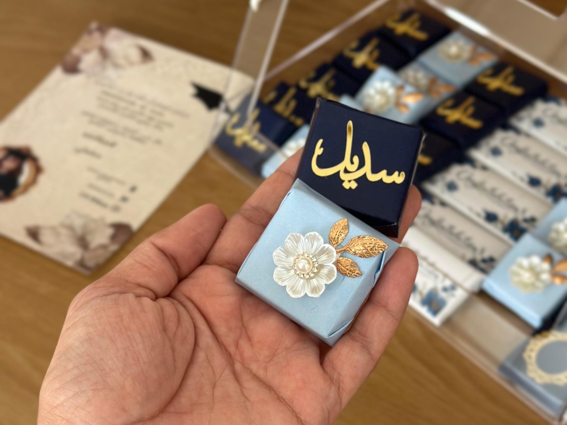 صينية اكريلك مع ٣٠ حبة شوكلاته
